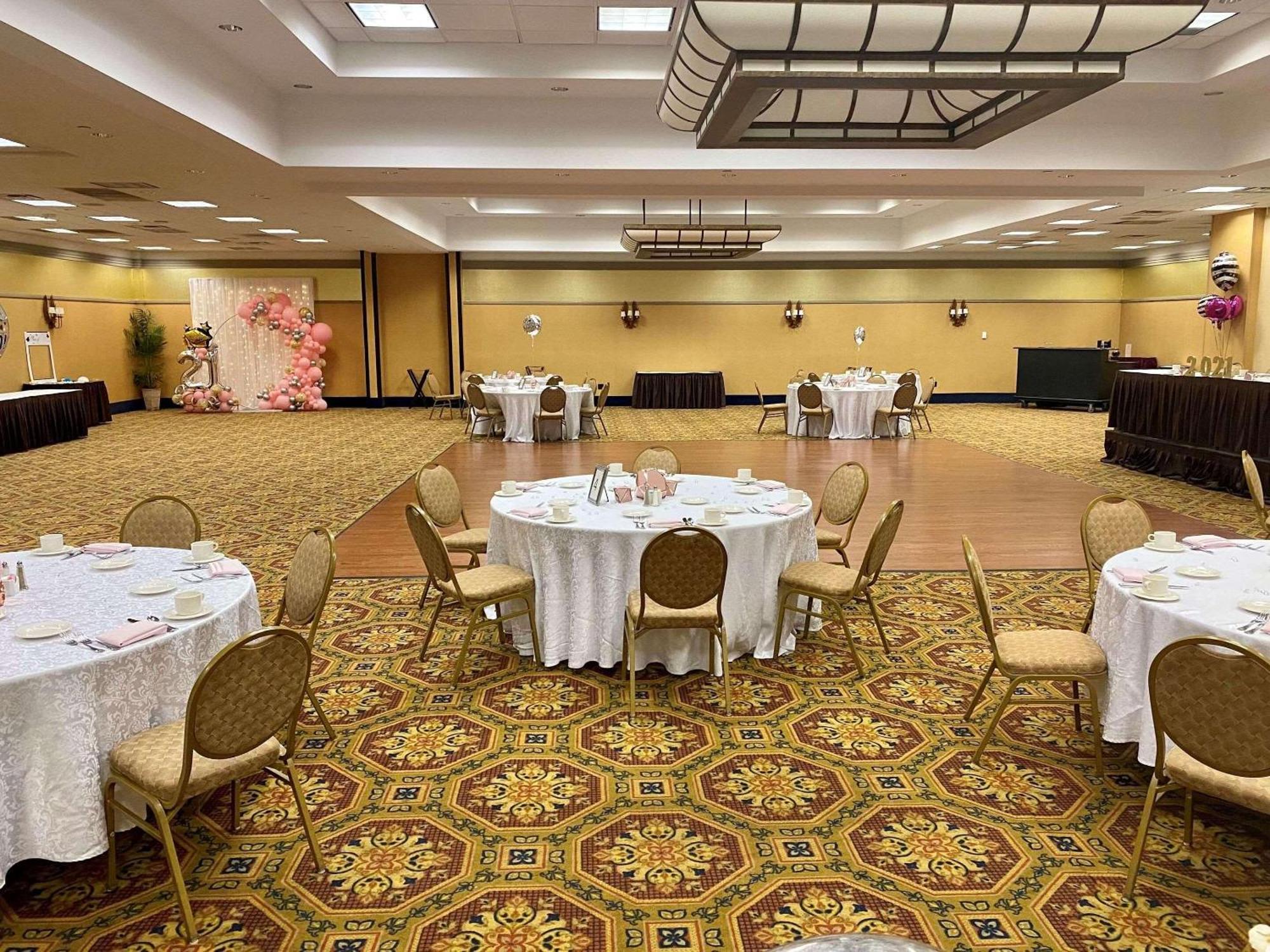 Radisson Hotel Philadelphia Northeast Тревос Экстерьер фото