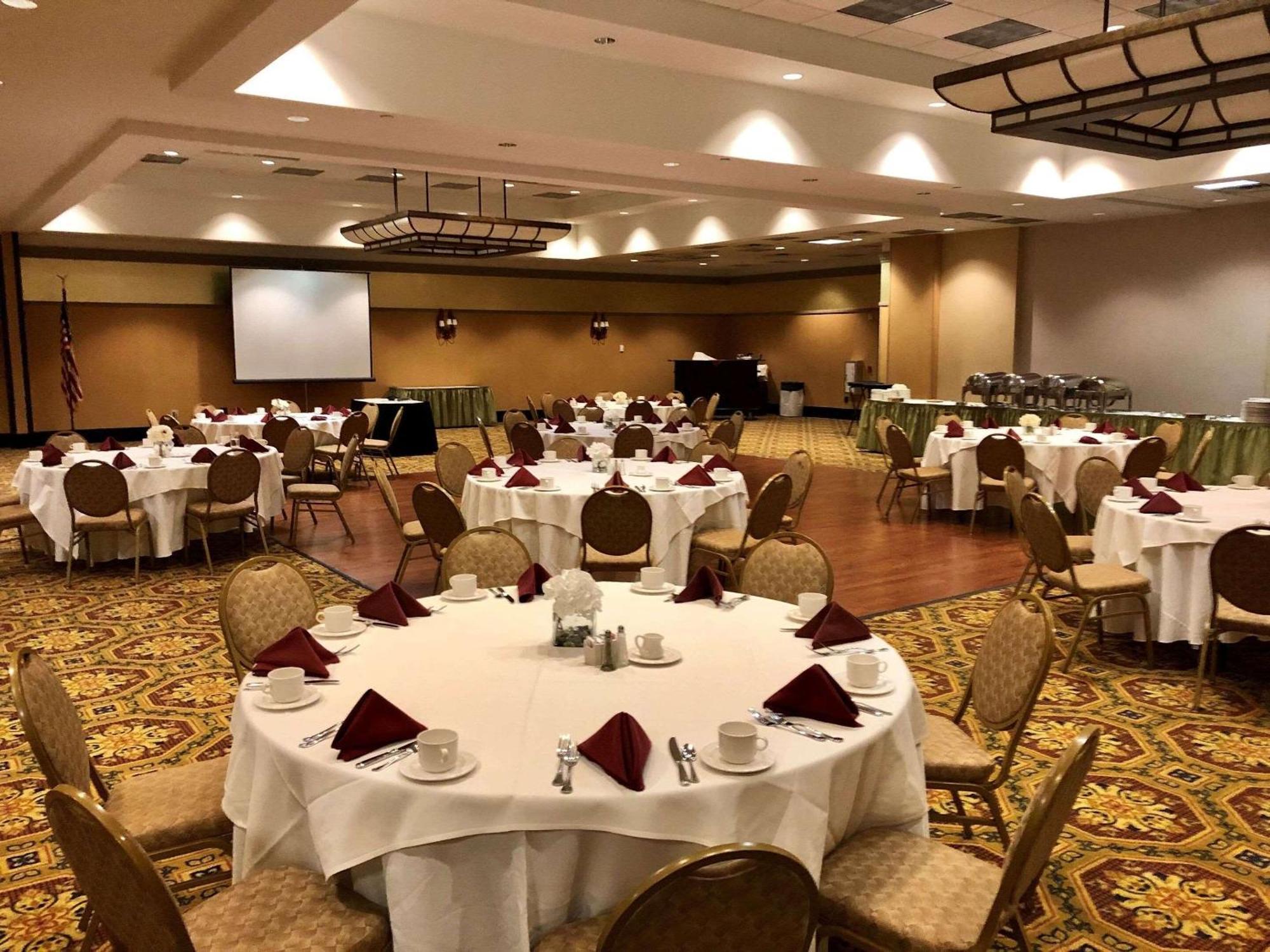 Radisson Hotel Philadelphia Northeast Тревос Экстерьер фото