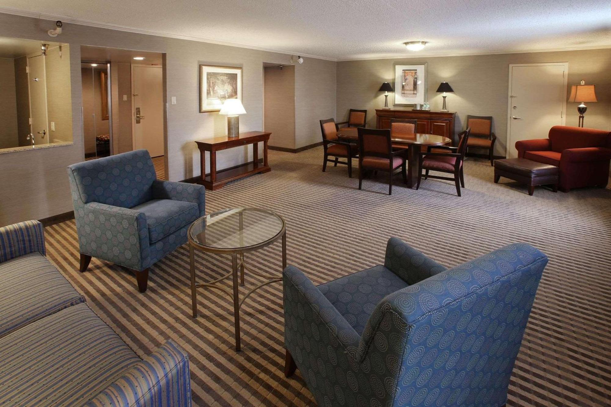 Radisson Hotel Philadelphia Northeast Тревос Экстерьер фото